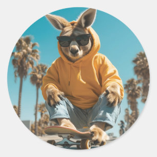 Sticker Rond Kangaroo cool en lunettes de soleil sur un skatebo
