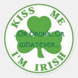 Sticker Rond KissMeImIrish2, ...Ou ivre...ou quoi que ce soit..