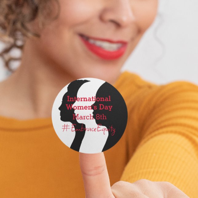 Sticker Rond La Journée internationale de la femme est le 8 mar (Créateur téléchargé)