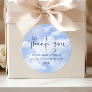 Sticker Rond La mariée est sur un nuage bleu pour l'enterrement