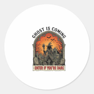 Sticker Rond La sorcière du cimetière de fantômes arrive Zombie