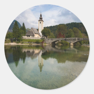 Sticker Rond Lac Bohinj avec l'église dans l'autocollant rond