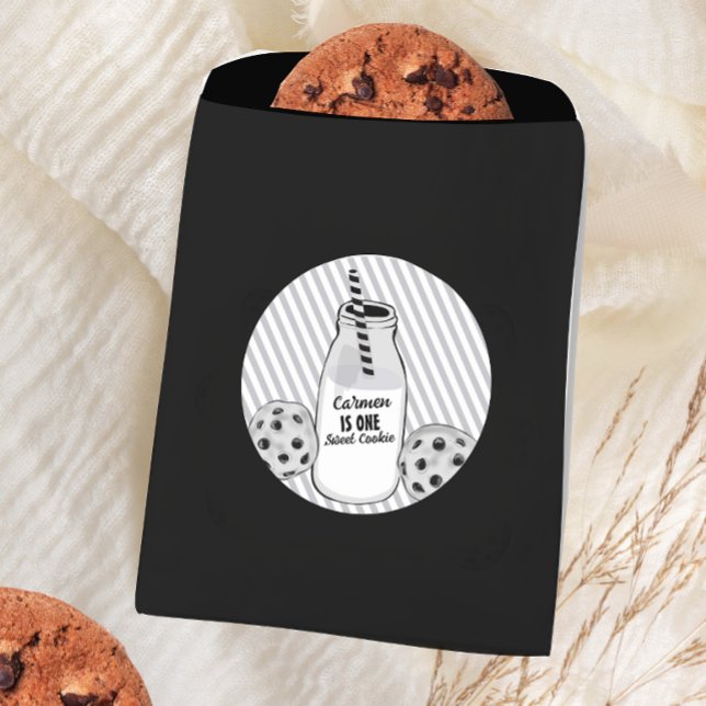 Sticker Rond Lait et biscuit sucré Un premier anniversaire (Créateur téléchargé)