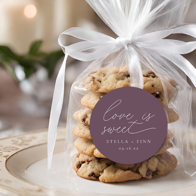 Sticker Rond L'amour du script moderne est Mariage sucré (Modern Script Love Is Sweet Wedding Classic Round Sticker)