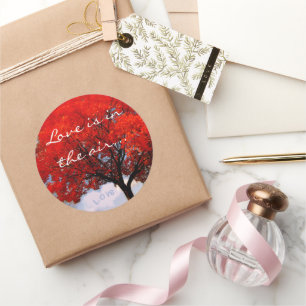 Sticker Rond L'amour est dans l'air Red Tree Typography Cloud