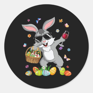 Sticker Rond Lapin drôle qui Dabbing et verre à vin avec œuf By