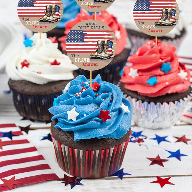 Sticker Rond L'armée lance le drapeau américain KRAFT à l'écart (Rustic kraft patriotic US flag boots duty calls brave military going away party cupcake pick sticker)