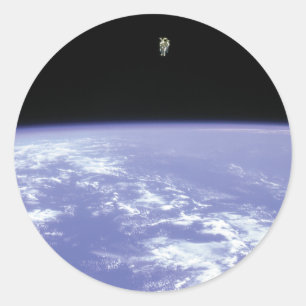 Sticker Rond L'astronaute McCandless Free Flying avec Jetpack