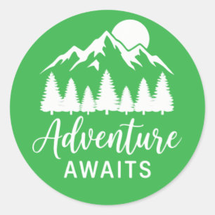 Sticker Rond L'aventure Attend la Forêt de Montagne