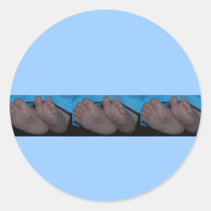 Sticker Rond Le bébé botte l'autocollant avec la pointe du pi