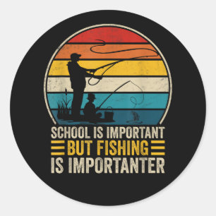 Sticker Rond L'école est importante mais la pêche est plus impo