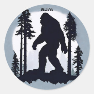 Sticker Rond Légendaire Bigfoot au clair de lune