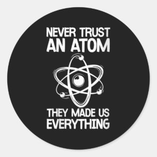 Sticker Rond Les Femmes Ne Font Jamais Confiance À Un Atom Drôl