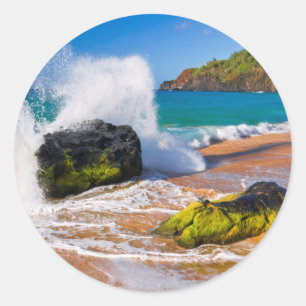 Sticker Rond Les vagues s'écrasent sur la plage d'Hawaï