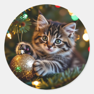 Sticker Rond Little Kitten on Christmas Tree  