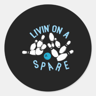 Sticker Rond Livin Sur Un Épargne - Bowler Drôle Et Bowling