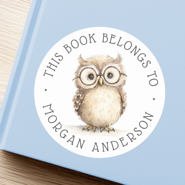 Sticker Rond Livre d'illustrations de l'aquarelle du hibou mou (Wise owl watercolor illustration library book classic round sticker)