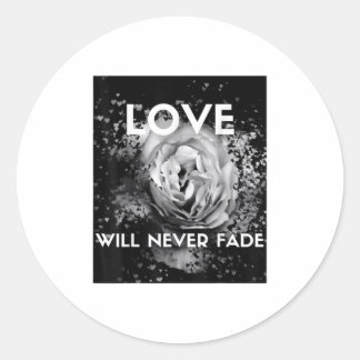 Sticker Rond Love Never Fades Flottant Coeurs TShirt
