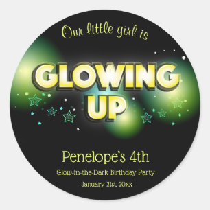 Sticker Rond Lueur dans l'enfant foncé d'anniversaire