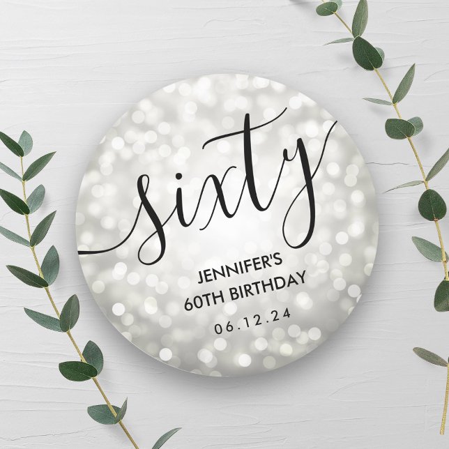Sticker Rond Lumières de la Parties scintillant d'argent modern (Modern Silver Glitter Lights 60th Birthday Classic Round Sticker)