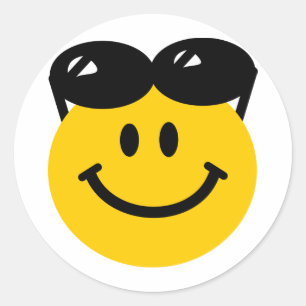 Sticker Rond Lunettes de soleil perchées sur la tête
