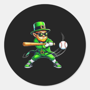 Sticker Rond Lutin jouant au baseball jour de la Saint-Patrick