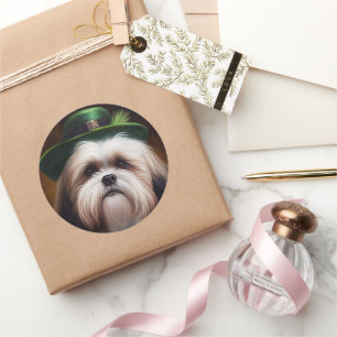 Sticker Rond Malti Tzu Chien en Robe de la Saint Patrick