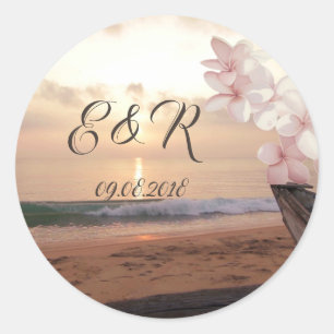 Sticker Rond Mariage au coucher du soleil sur la plage Plumeria