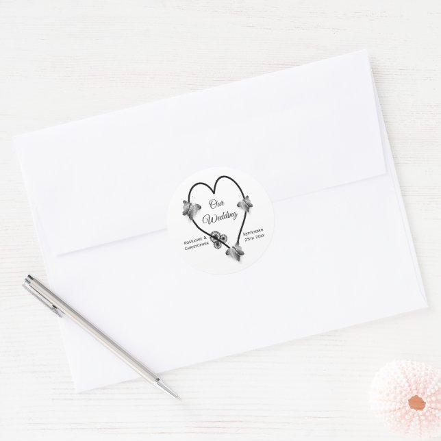 Sticker Rond Mariage Coeur Et Papillons Noir Et Blanc (Enveloppe)