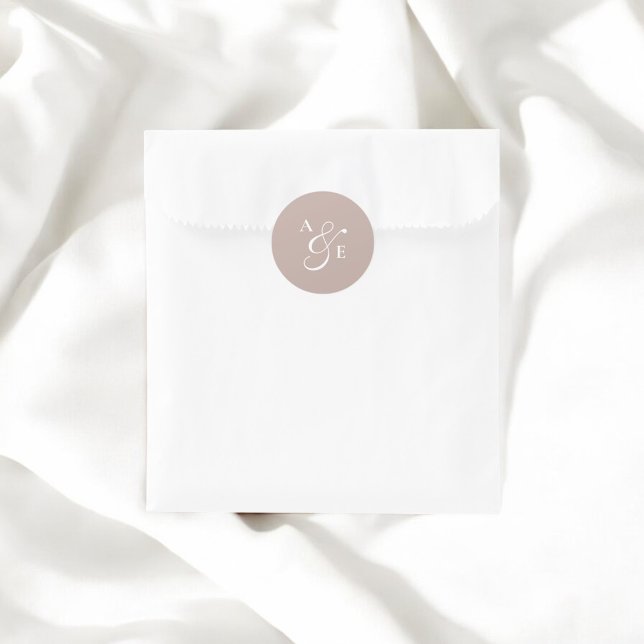 Sticker Rond Mariage de script de monogramme beige (Créateur téléchargé)