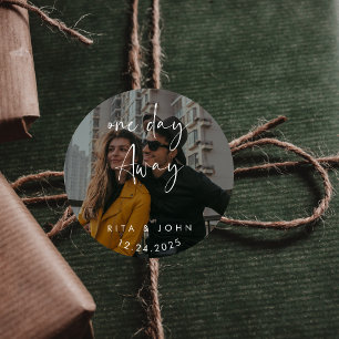 Sticker Rond Mariage photo minimaliste moderne à un pas