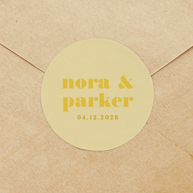 Sticker Rond Mariage simple Monogramme jaune beurre (Butter Yellow Simple Monogram Wedding Classic Round Sticker)