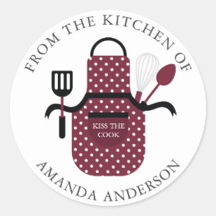 Sticker Rond Maroon Apron Kiss the Cook from the Kitchen of