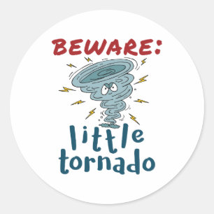 Sticker Rond Méfiez-vous de la petite Tornado mignonne