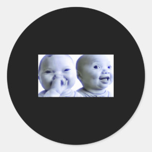 Sticker Rond Mème drôle de niche bébé Gen Z Ai viral rigolant A