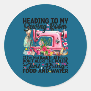 Sticker Rond Mignonne Couturière De Patchwork En Route Vers Mon