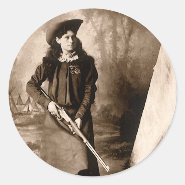 Sticker Rond Miss Annie Oakley avec pistolet, Portrait photo Vi (Devant)
