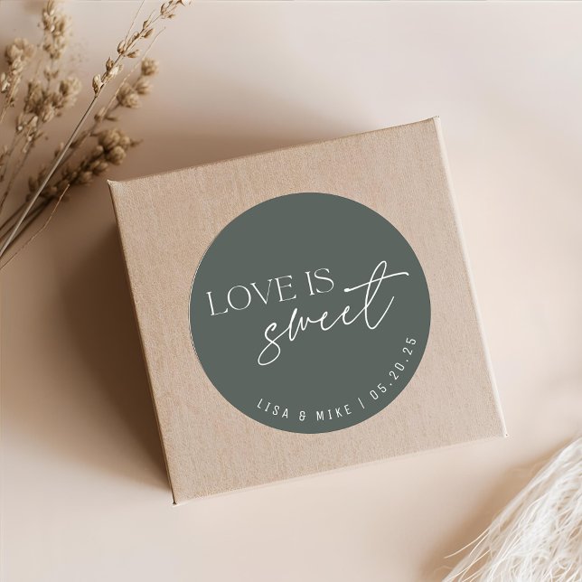 Sticker Rond Modern Dark Sage Green Love is Sweet Wedding Favor (Créateur téléchargé)