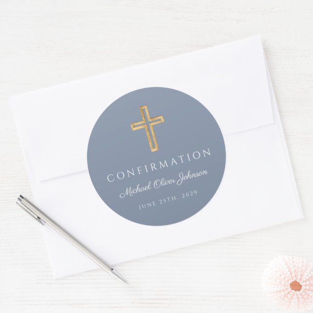 Sticker Rond Modern Dusty Blue Religious Cross Boy Confirmation (Enveloppe)