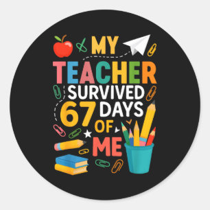 Sticker Rond Mon professeur a survécu 67 jours d'école drôle 6-
