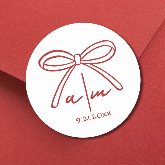 Sticker Rond Monogramme à main Mariage à mâchoires rouges (Hand Drawn Monogram Red Bow Wedding Classic Round Sticker)