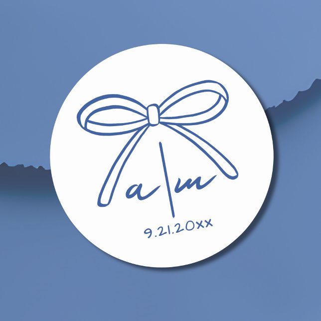 Sticker Rond Monogramme de Mariage Whimsical Blue Draw (Blue Drawn Bow Whimsical Wedding Monogram Classic Round Sticker)