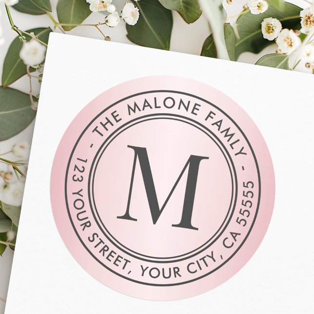 Sticker Rond Monogramme initial satin rose adresse de retour cl (Monogram initial pink satin return address classic classic round sticker)