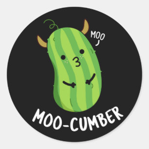 Sticker Rond Moo-concombre Funny Veggie Cucumber Pun Dark BG