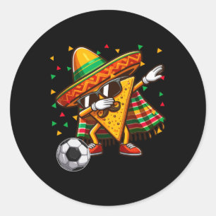 Sticker Rond Nachos Dabbing Sungles Jouant au Football Cinco De