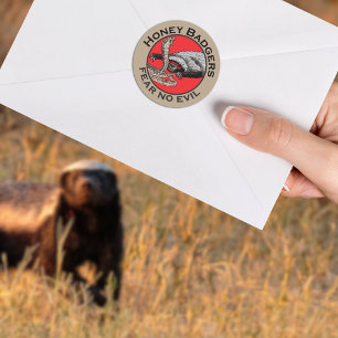 Sticker Rond Ne craignez aucun mal Badass Honey Badger Red Anim