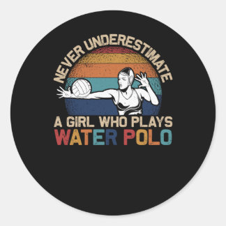Sticker Rond Ne jamais sous-estimer la fille qui joue au water-
