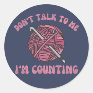Sticker Rond Ne me parle pas, je compte des fils à crocheter dr