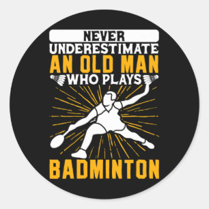 Sticker Rond Ne Sous-Estimez Jamais La Navette Dminton Old Man