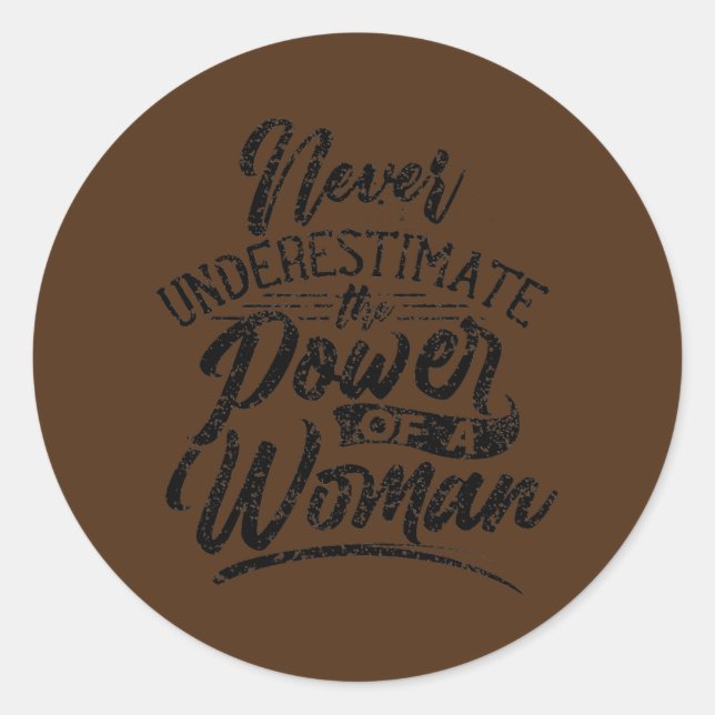 Sticker Rond Ne Sous-Estimez Jamais Le Pouvoir D'Une Femme (Devant)
